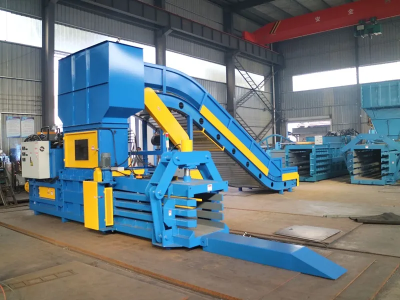 Chain conveyor for automatic baler