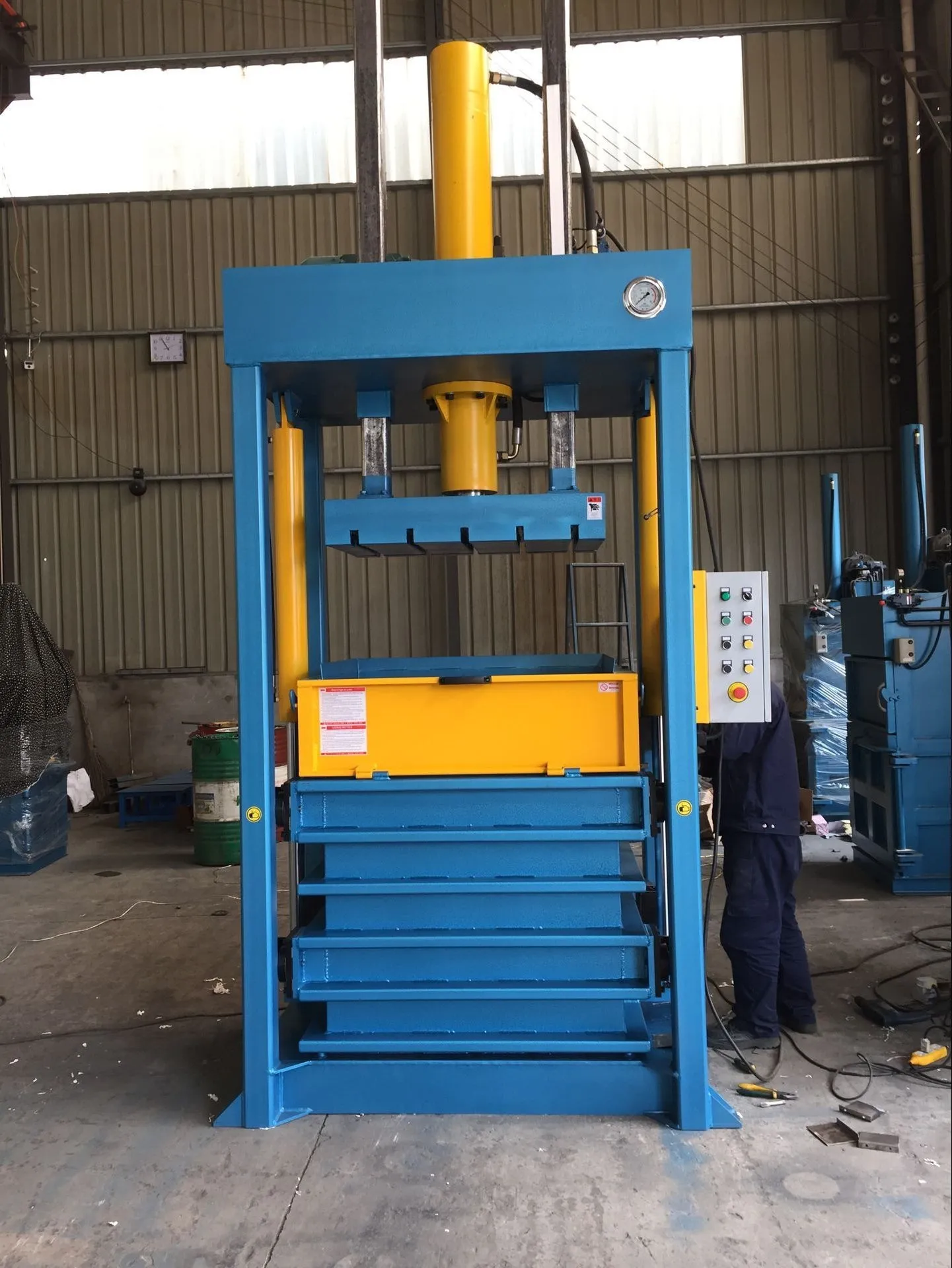 waste fabrics baler